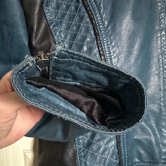 Ladies’ Lambskin Leather Jacket - Picture 5 of 10